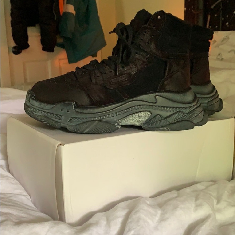 Black chunky Ruve sneakers